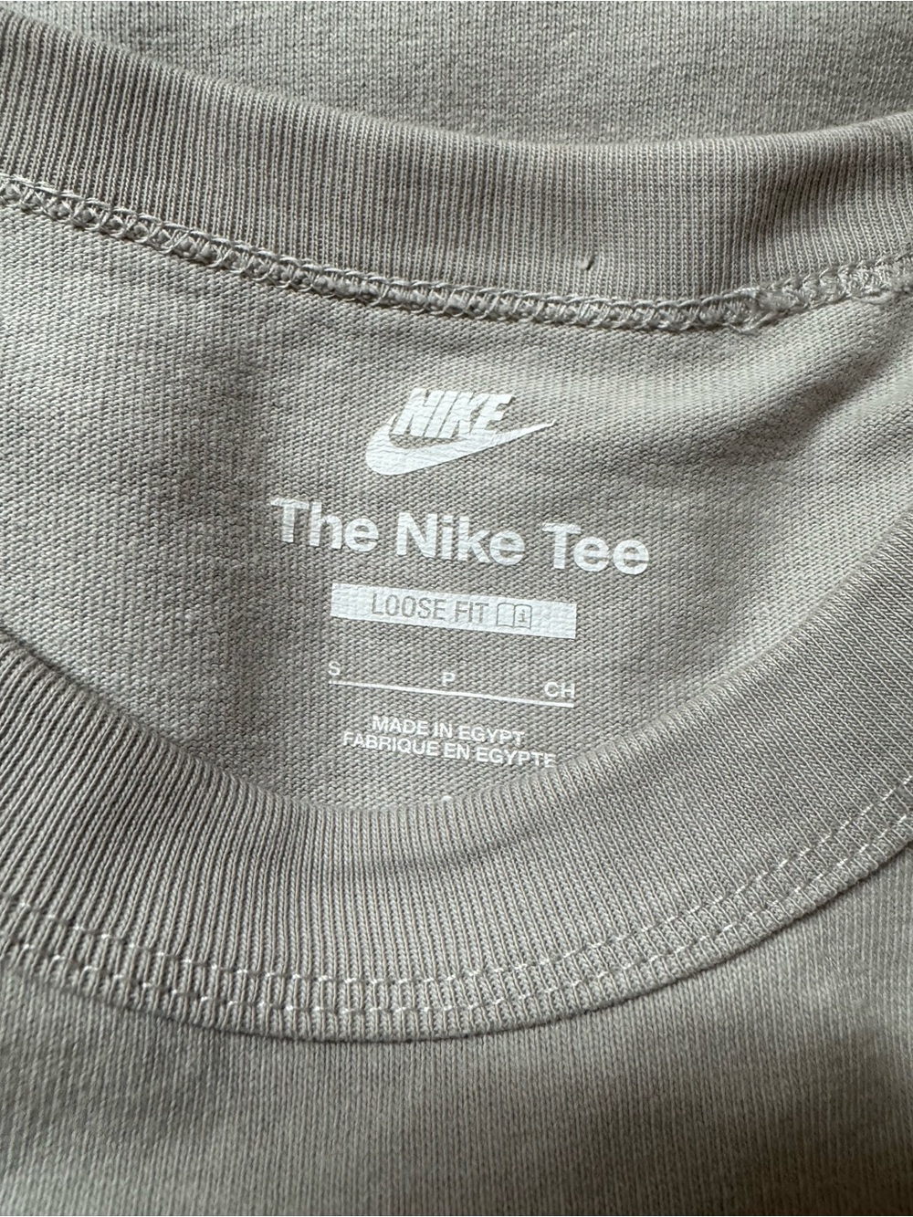 Nike Crewneck Sweatshirt in Light Gray with White Logo (men’s or women’s ). - Picture 6 of 7